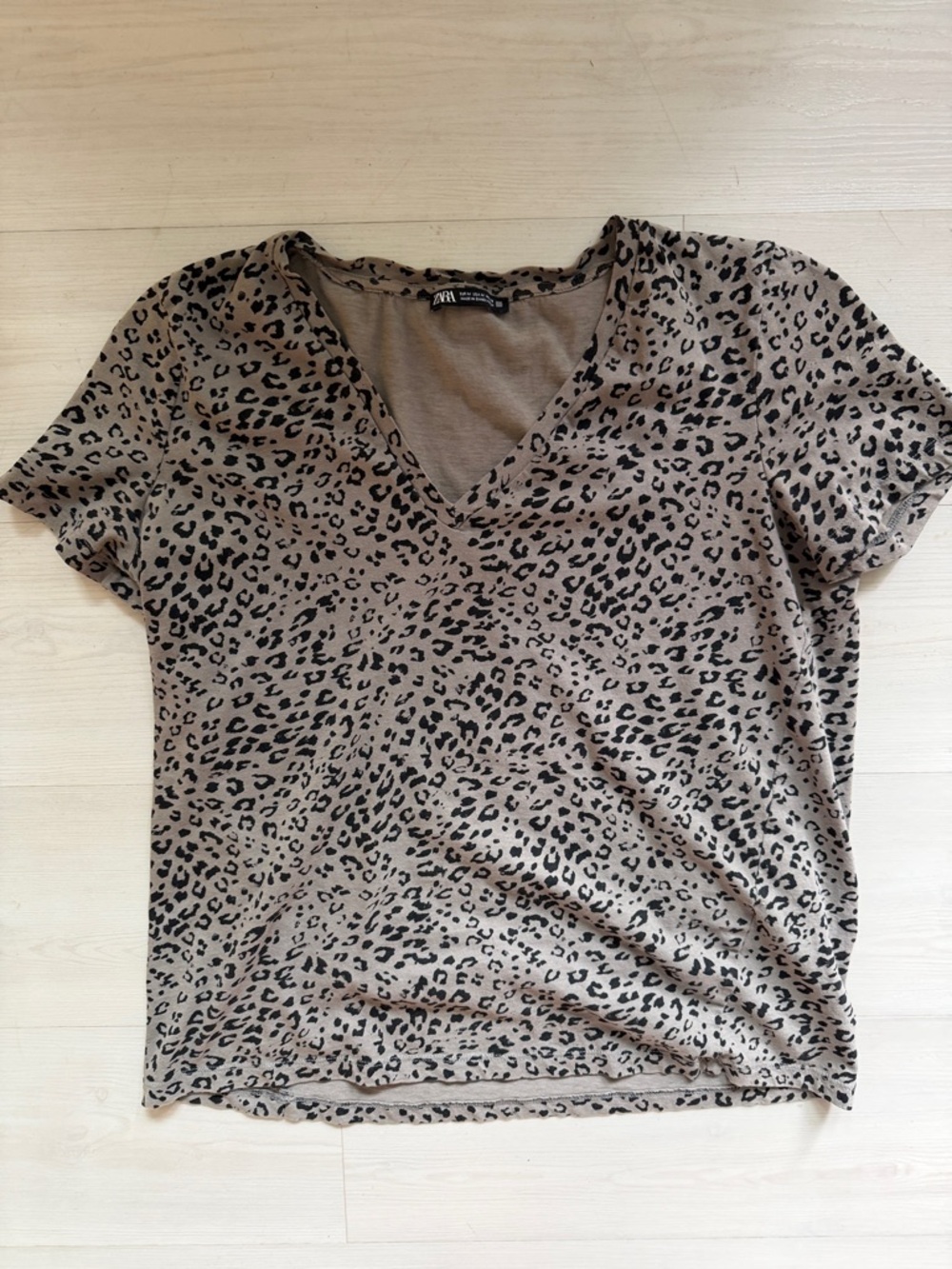 ZARA Gray and Black Leopard V-Neck Short Sleeve Top